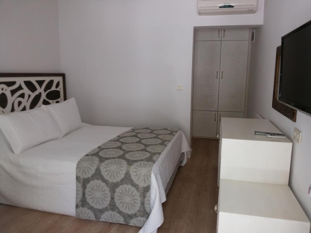 أورتاكنت Meggs Bodrum Beach Restaurant & Hotel المظهر الخارجي الصورة