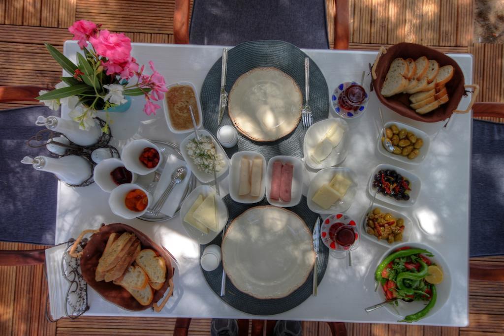 أورتاكنت Meggs Bodrum Beach Restaurant & Hotel المظهر الخارجي الصورة