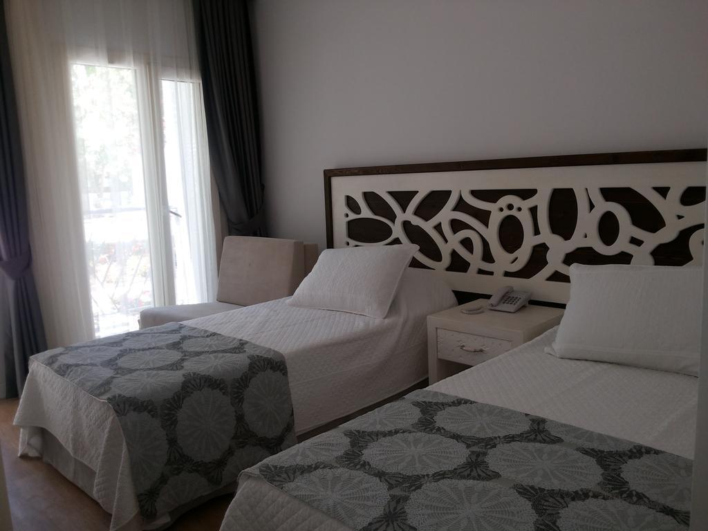 أورتاكنت Meggs Bodrum Beach Restaurant & Hotel الغرفة الصورة