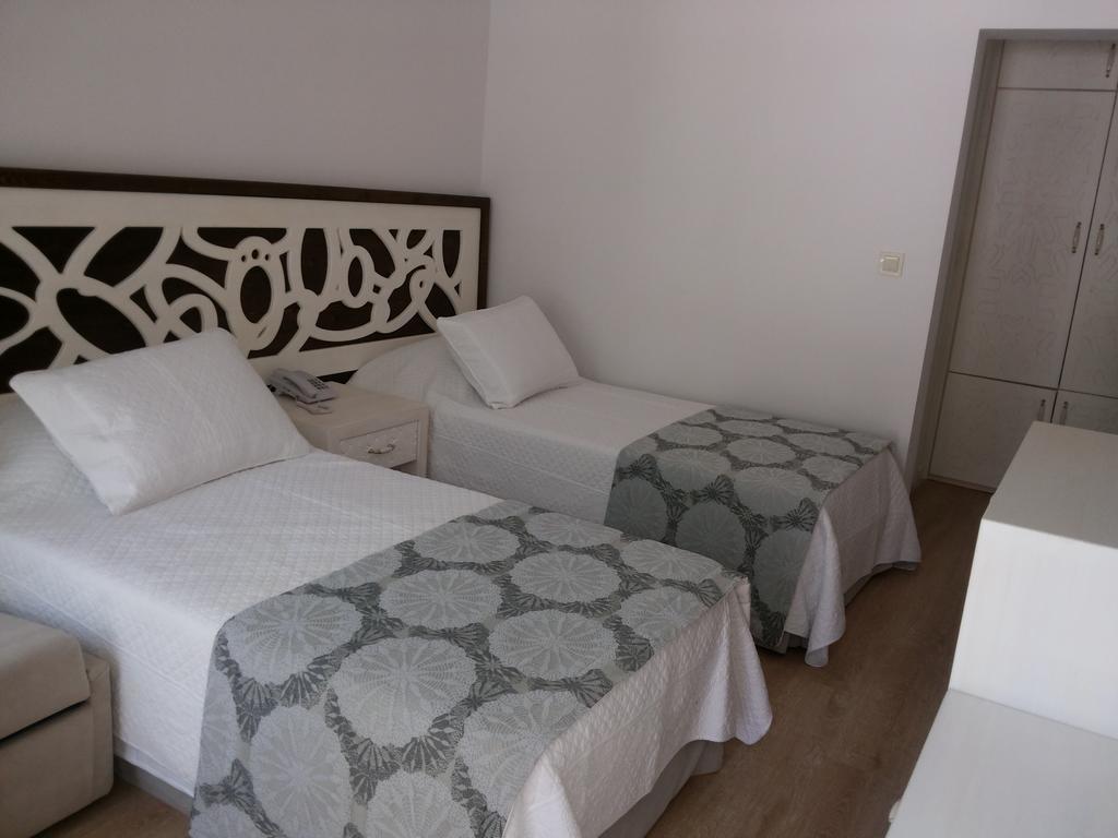 أورتاكنت Meggs Bodrum Beach Restaurant & Hotel الغرفة الصورة