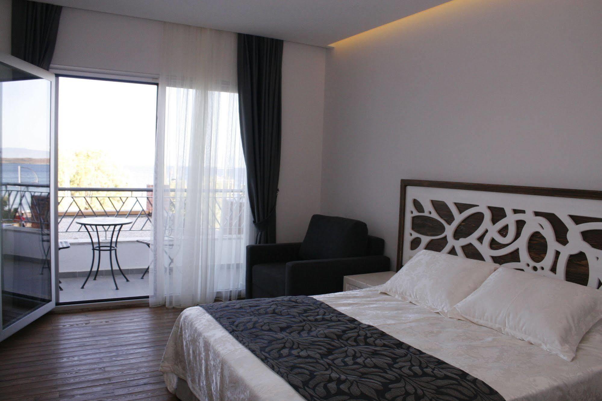 أورتاكنت Meggs Bodrum Beach Restaurant & Hotel المظهر الخارجي الصورة