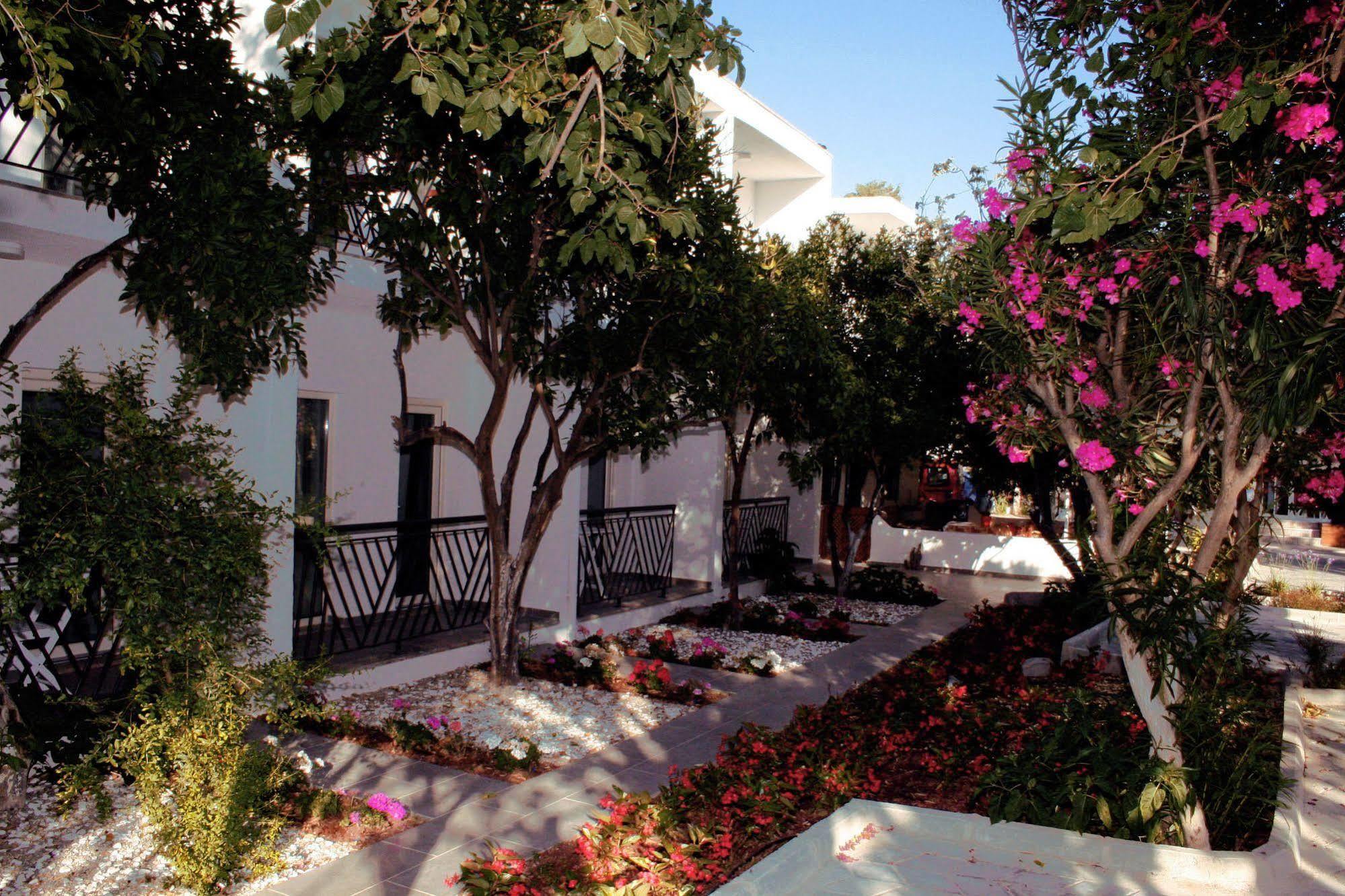 أورتاكنت Meggs Bodrum Beach Restaurant & Hotel المظهر الخارجي الصورة